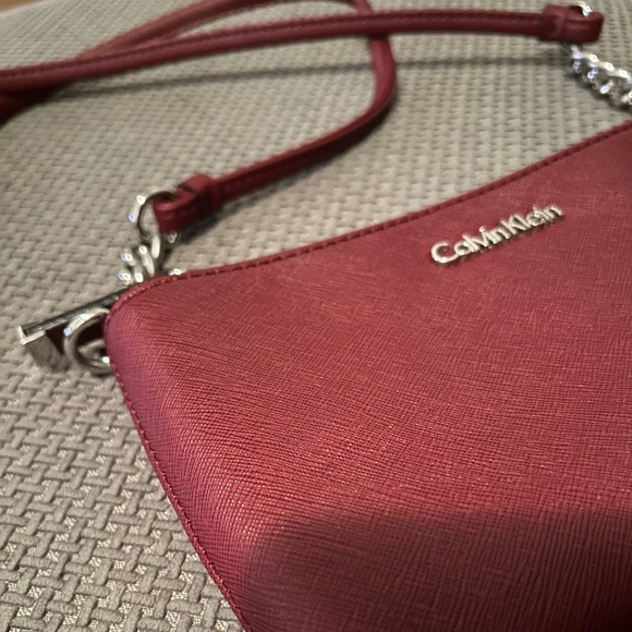 Practical Calvin Klein crossbody - Picture 2 of 3